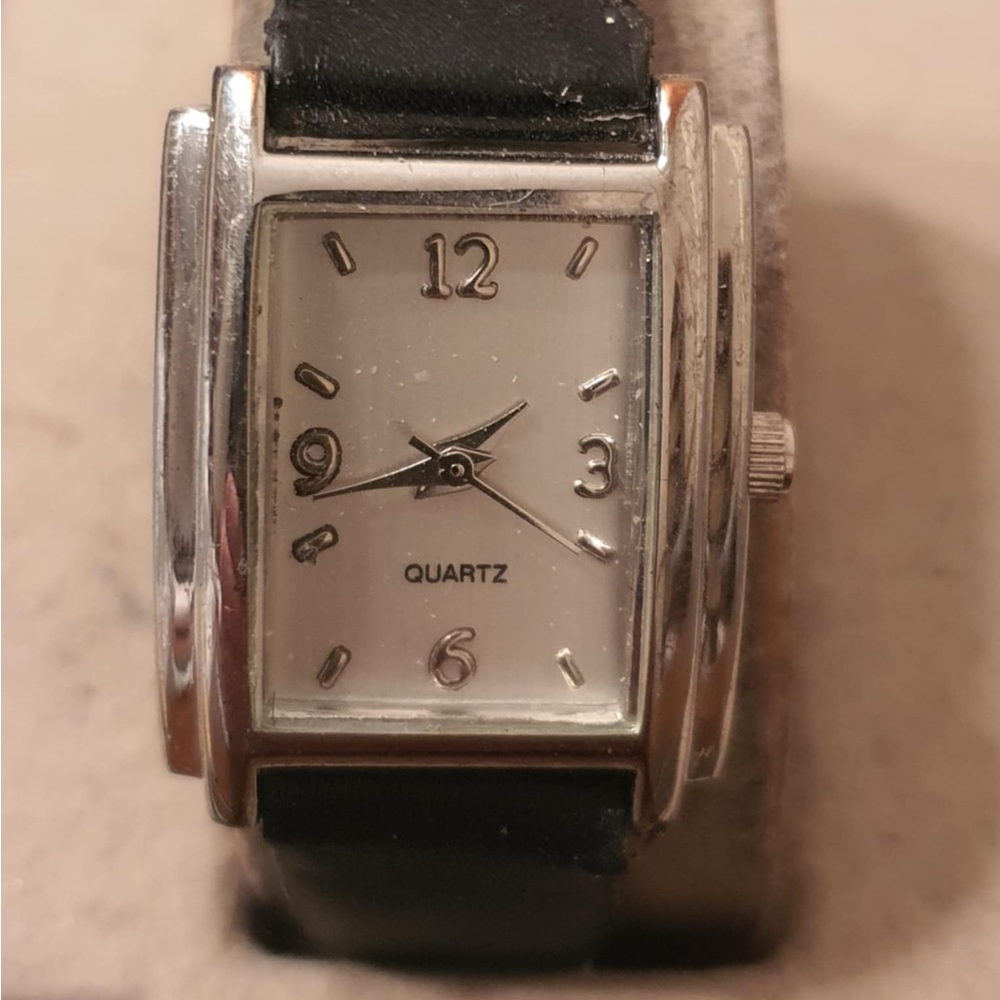 🦋10/$20🦋 Silver Leather Women's Tank Watch